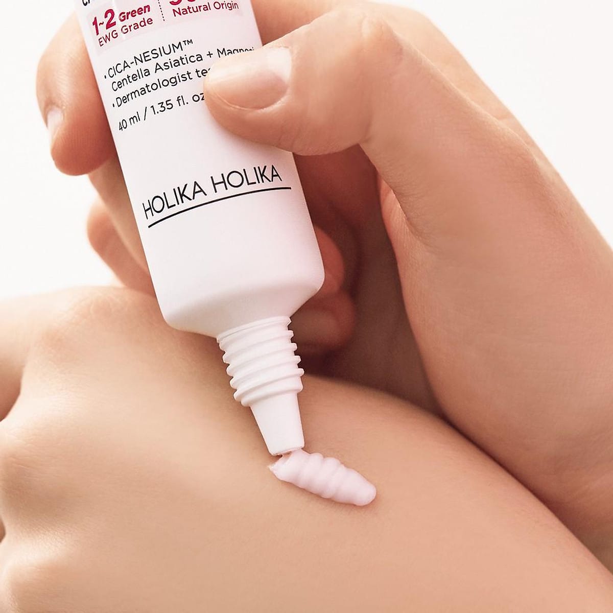 Holika Holika Less On Skin Redness Calming CICA Balm