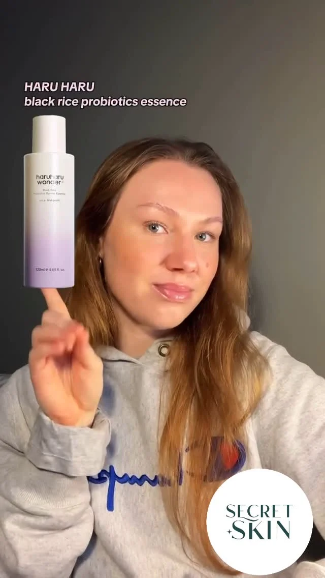 Haruharu wonder Black Rice Probiotic Barrier Essence is a creamy, milky essence packed full of nutrient rich ferments and barrier boosting heroes. Perfect for that dry winter skin.

#secretskin #koreanskincare #kbeautysouthafrica #glowingskin #glassskin #kbeauty